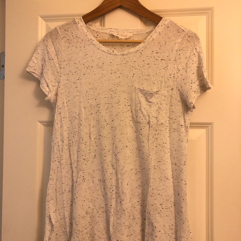 Shirt with pocket and side slits